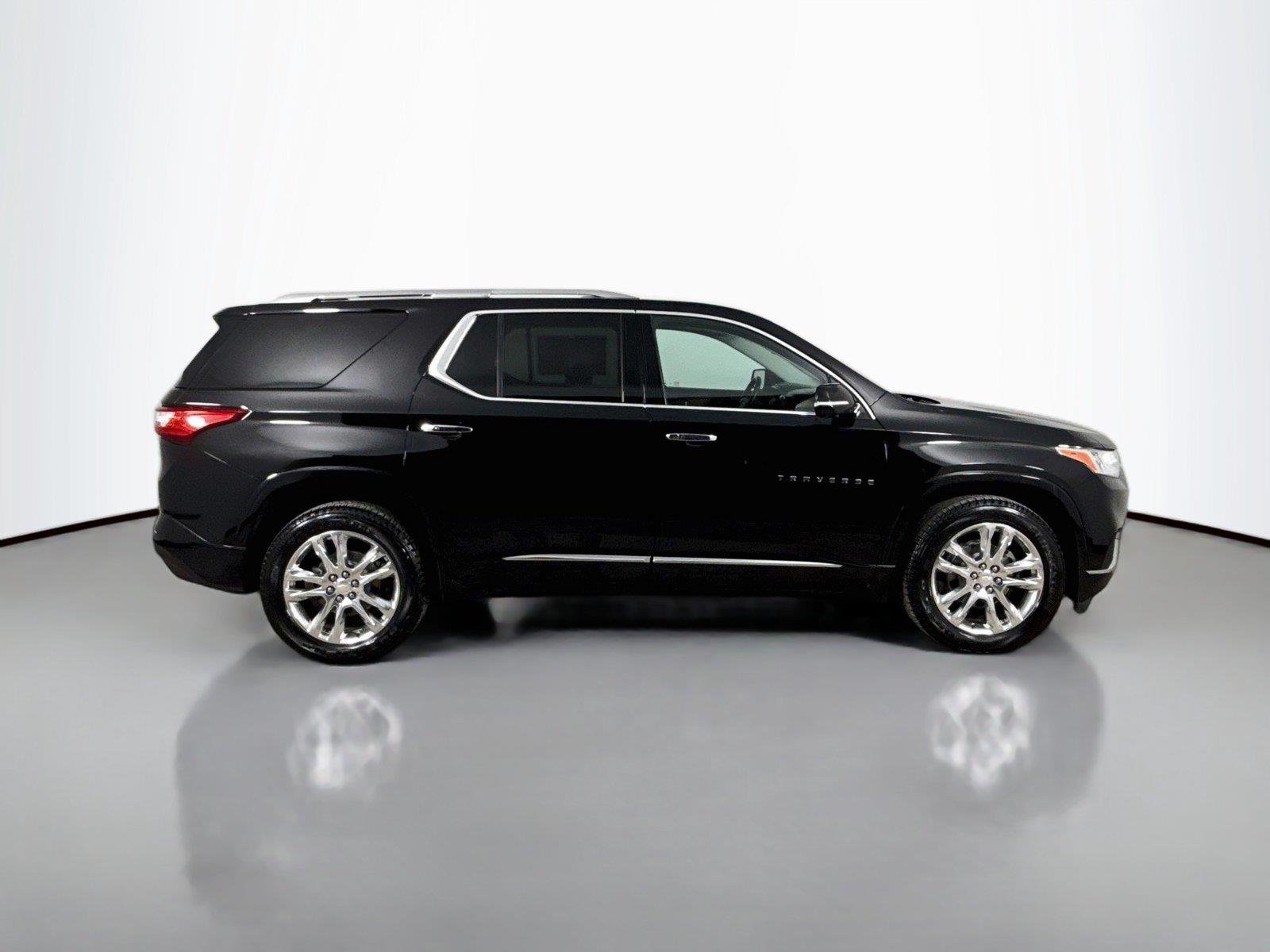 Used 2020 MOSAIC BLACK METALLIC Chevrolet High Country image 10