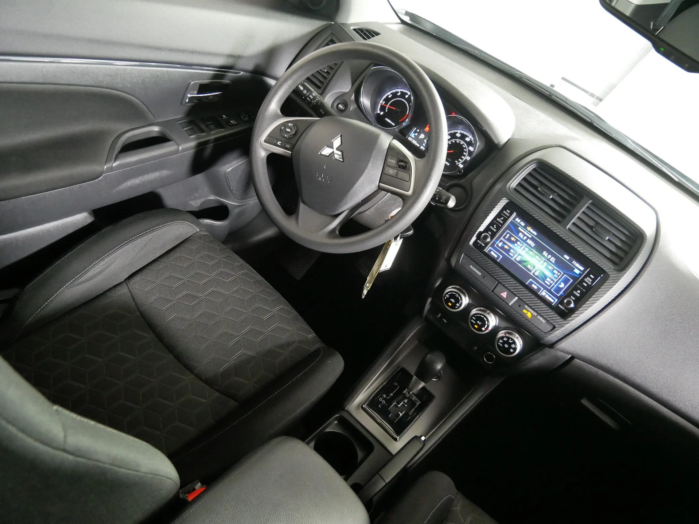 Used 2025 Mercury Gray Metallic Mitsubishi ES image 9