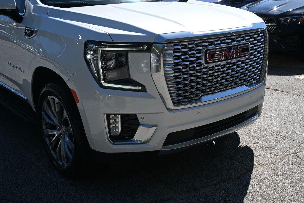 Used 2021 White Frost Tricoat GMC Denali image 28