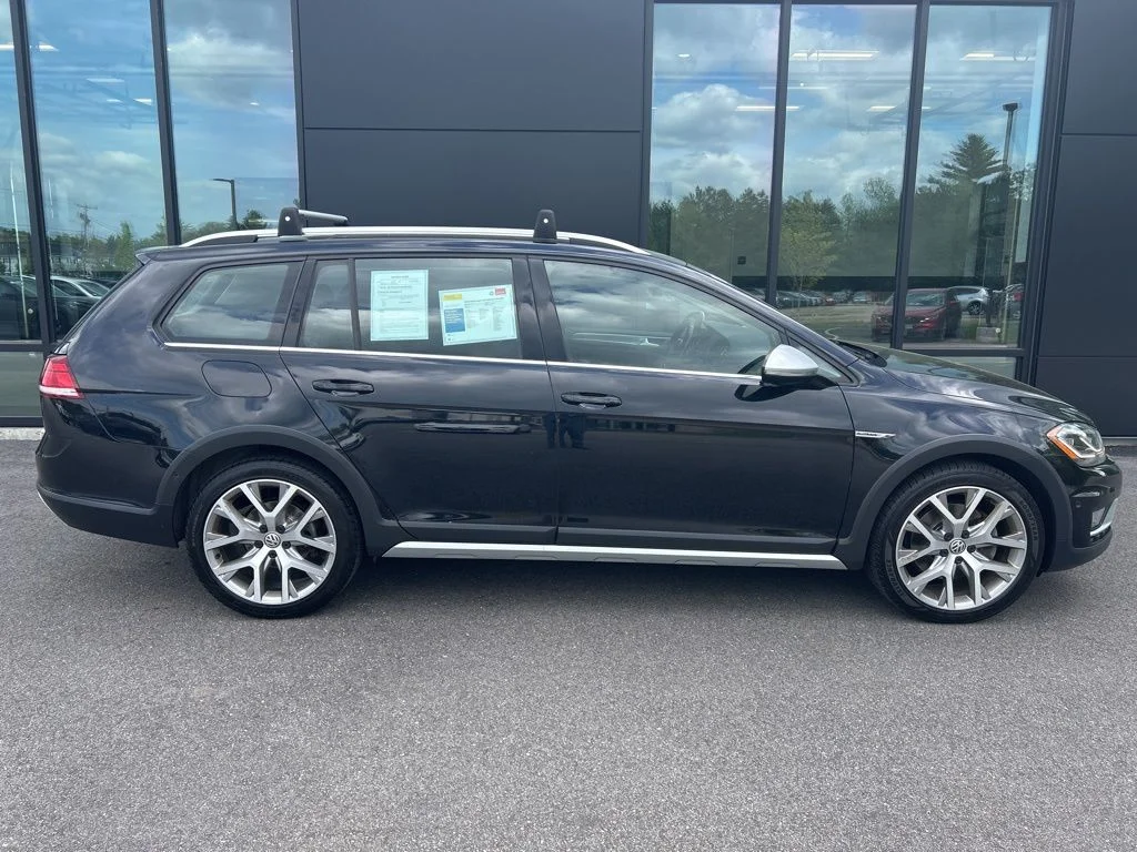 Used 2018 Black Volkswagen  image 3