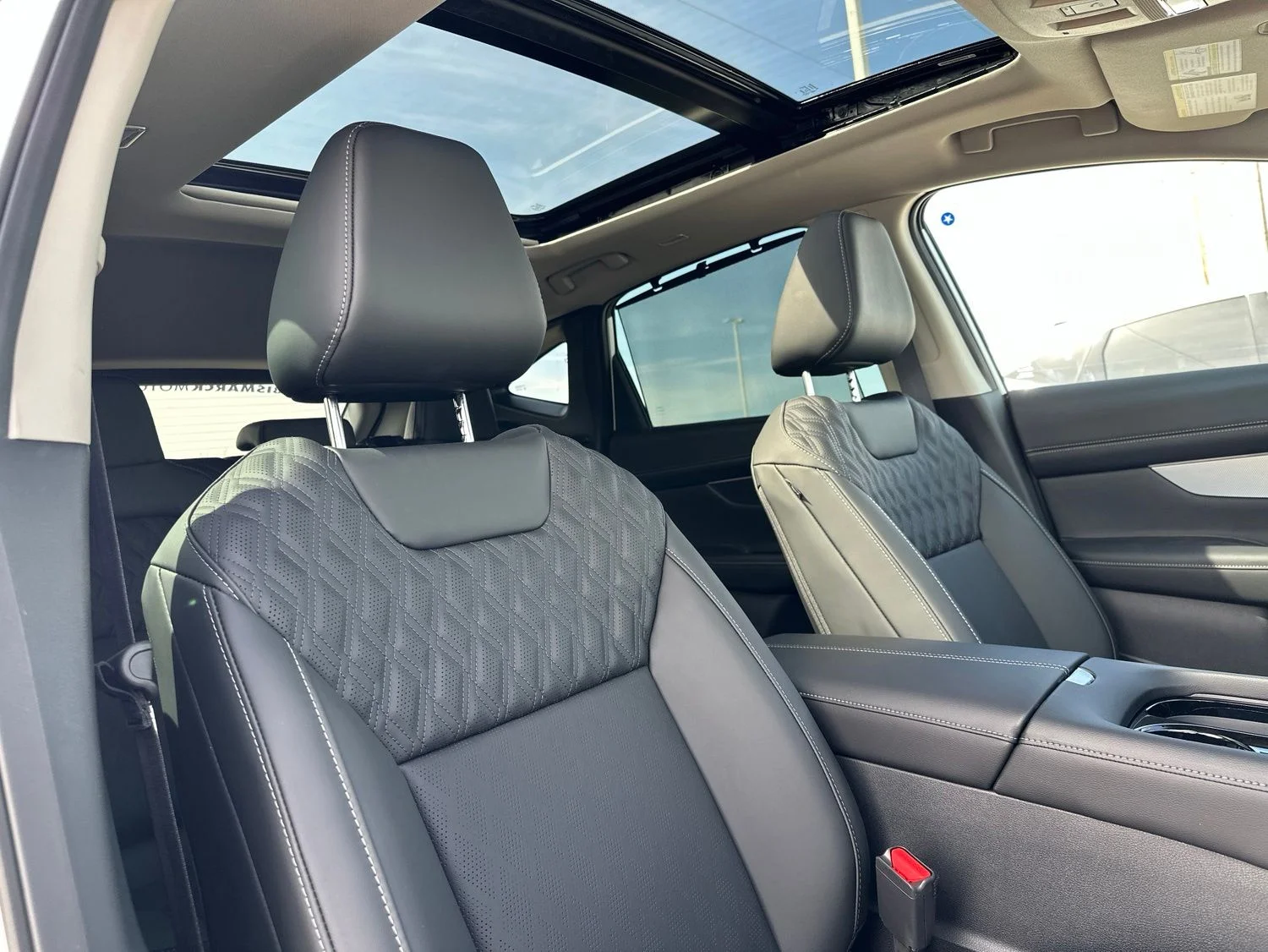 New 2026 Everest White Pearl TriCoat / Super Black Two-tone Nissan Platinum image 30