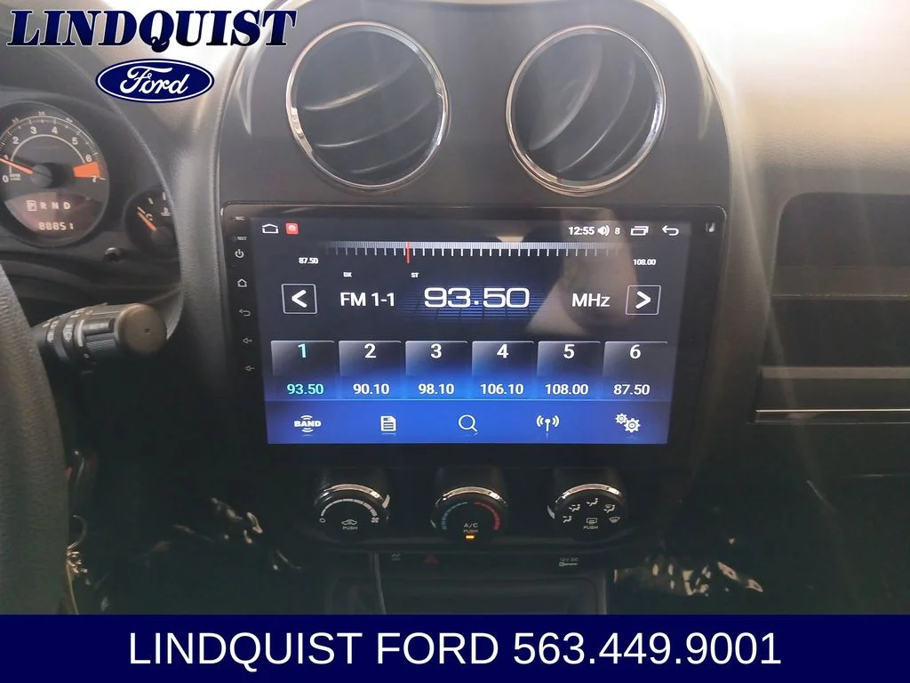 Used 2015 Bright White Clearcoat Jeep Sport image 18