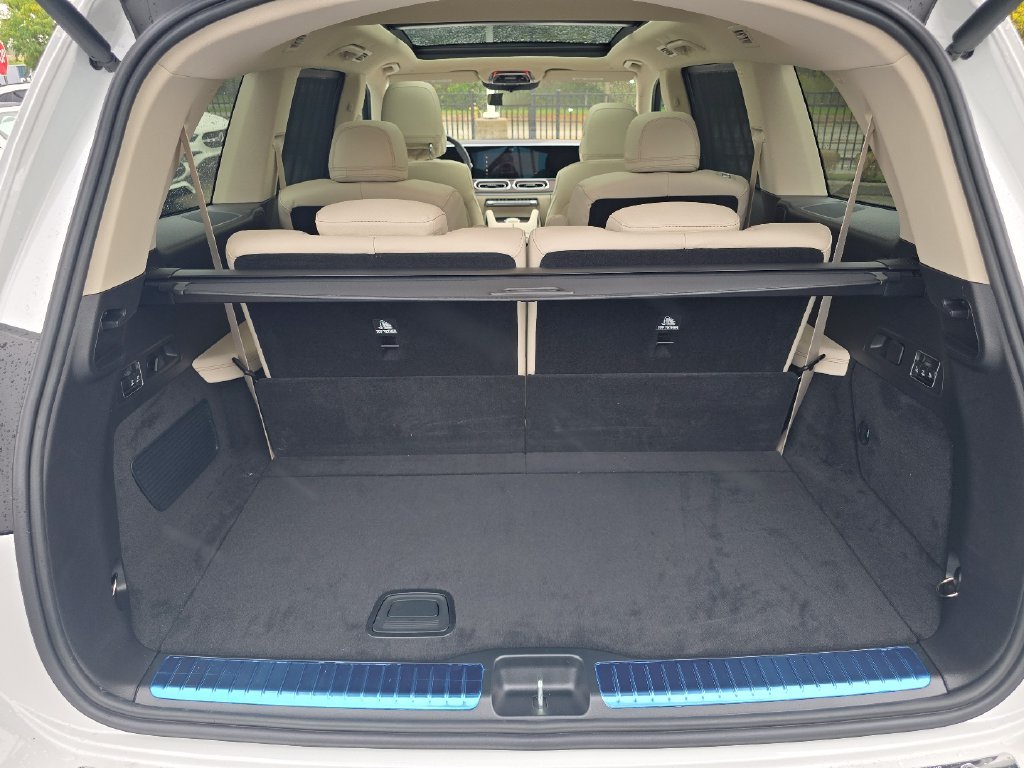 New 2027 MANUFAKTUR Moonlight White Metallic Mercedes-Benz GLS 450 image 27