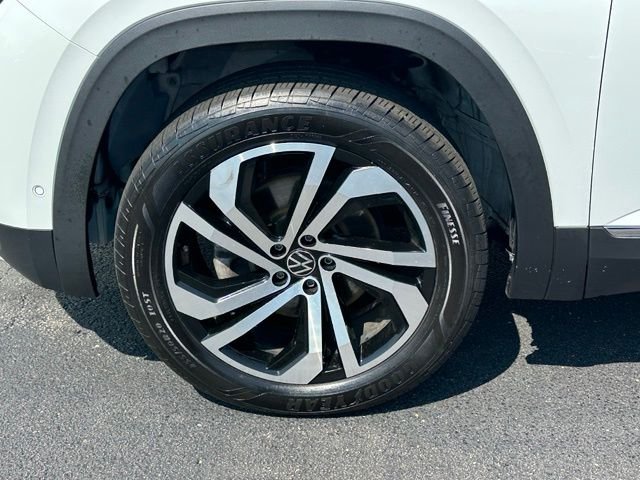Used 2021 White Volkswagen SEL Premium image 8