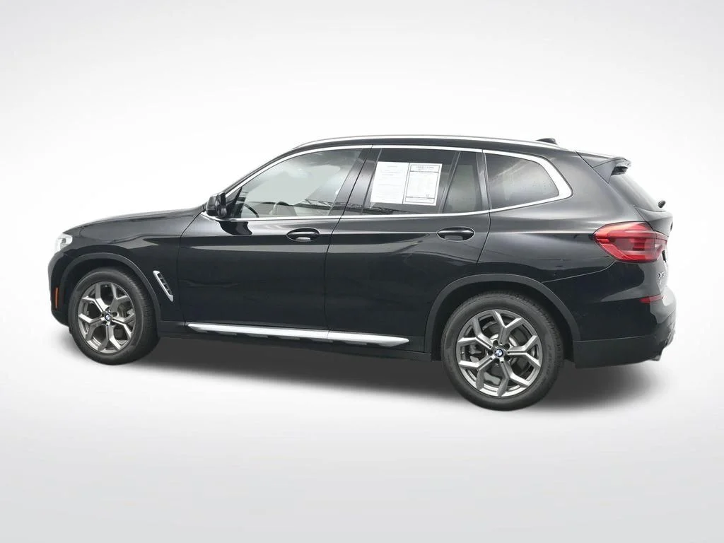 Used 2021 Black BMW xDrive30i image 10