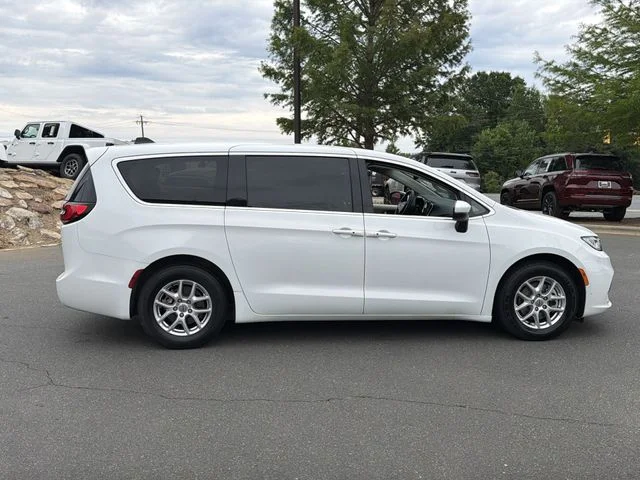 Used 2023 White Chrysler Touring L image 13