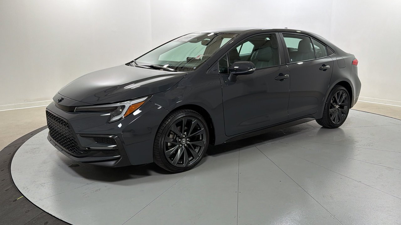 Certified Used 2025  Toyota SE image 1