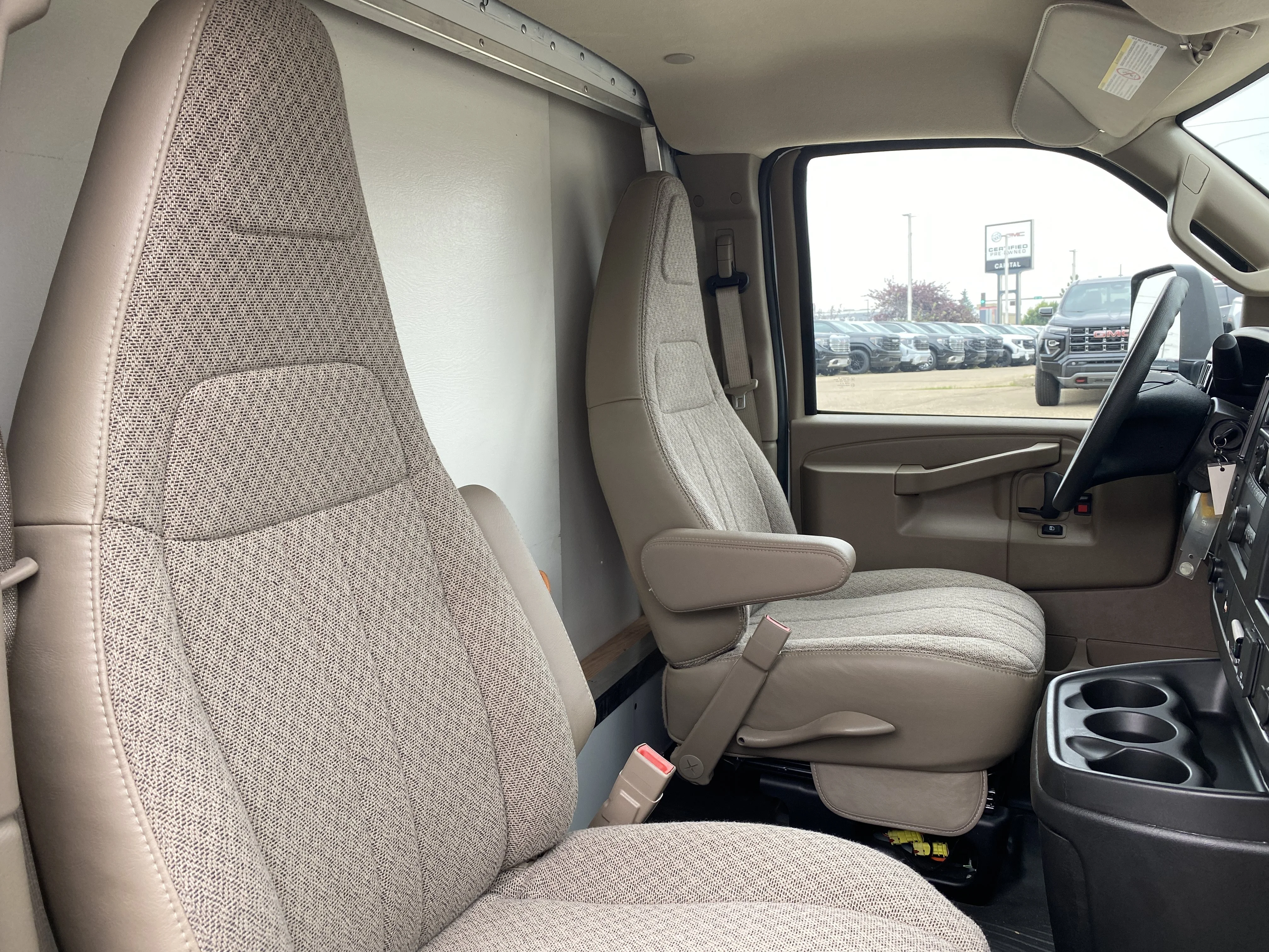 New 2026 Summit White GMC 4500 Van 177 image 17