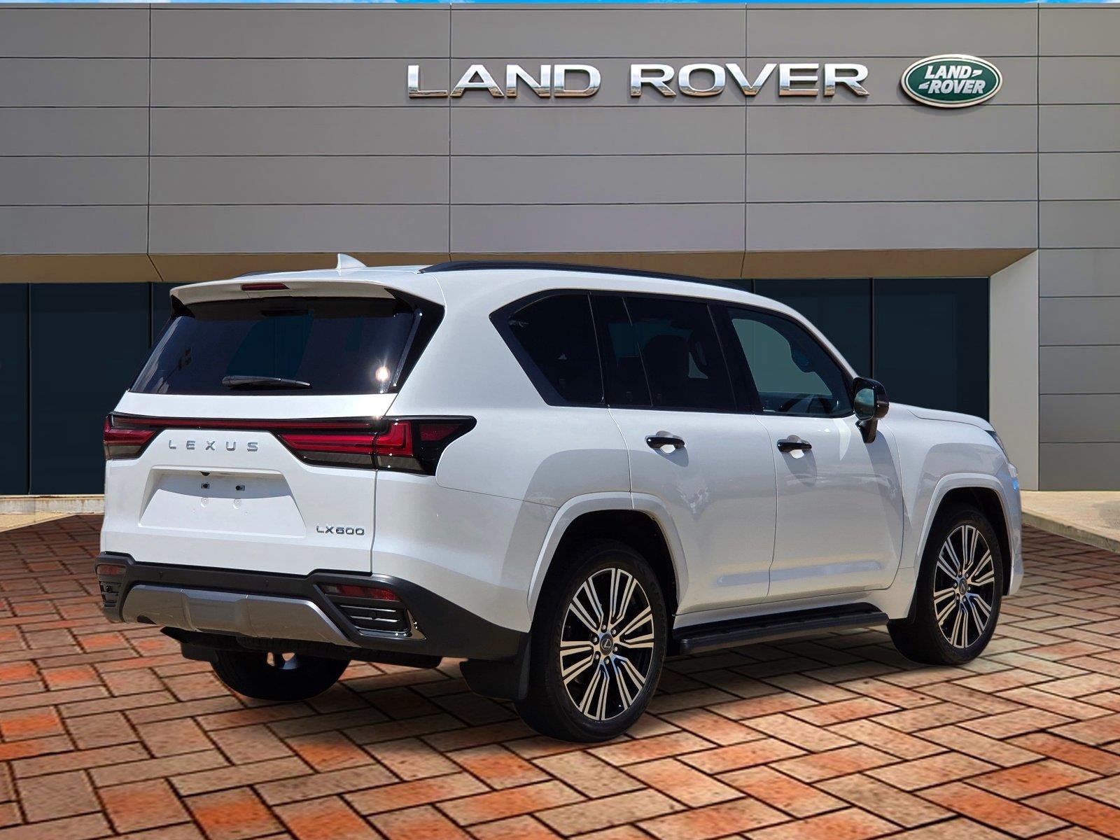 Used 2023 Eminent White Pearl Lexus LX 600 Luxury image 4