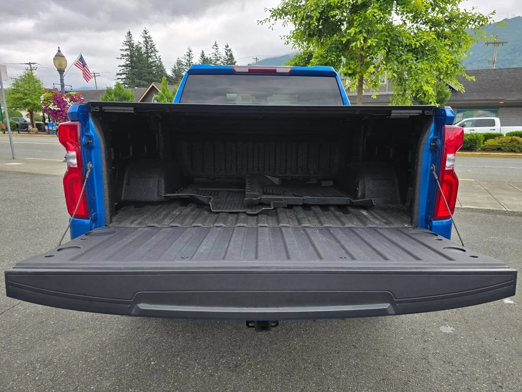 Used 2023 Glacier Blue Metallic Chevrolet RST image 11