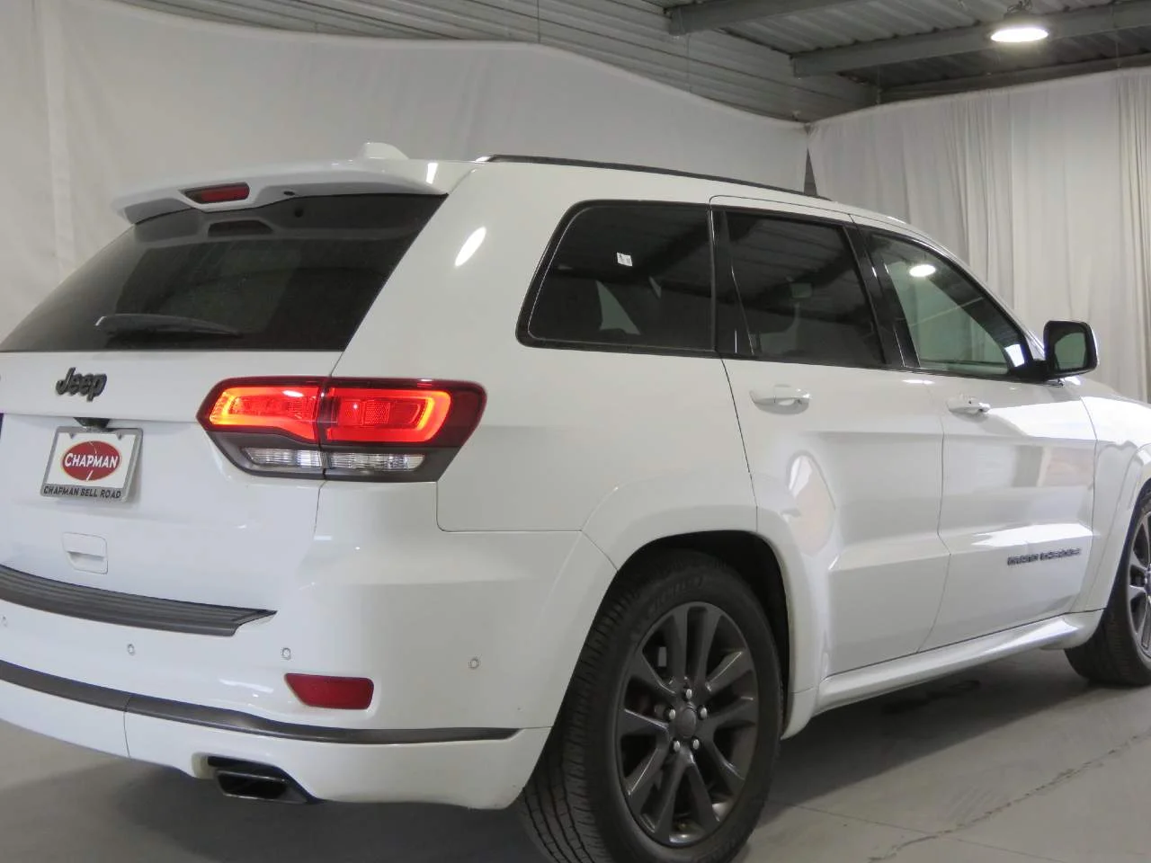Used 2018 Bright White Clear Coat Jeep High Altitude image 4