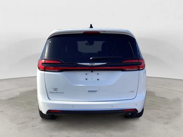 New 2026 Bright White Clearcoat Chrysler SELECT AWD image 5