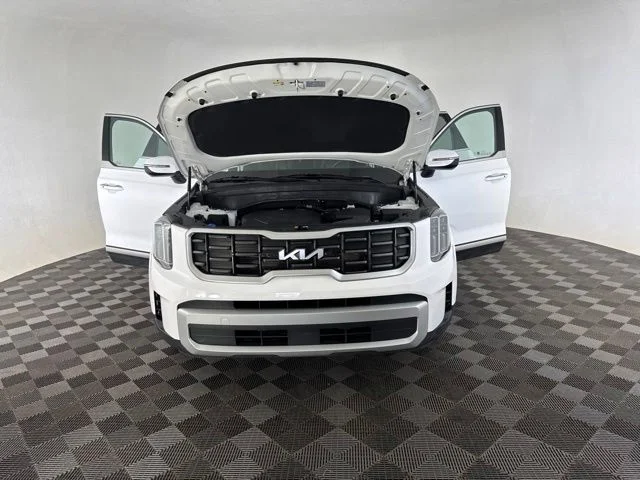 Used 2024 White Kia S image 13