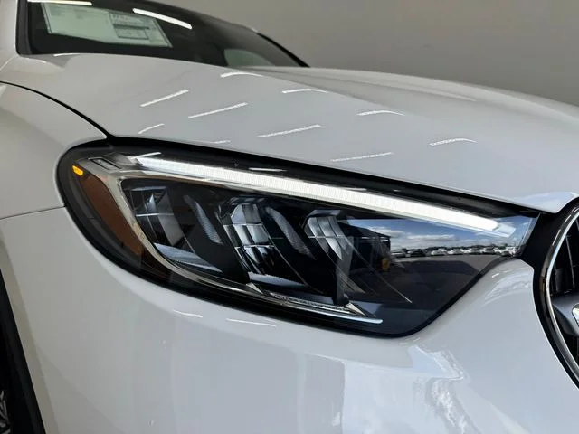 New 2026 Polar White Mercedes-Benz GLC 300 image 33