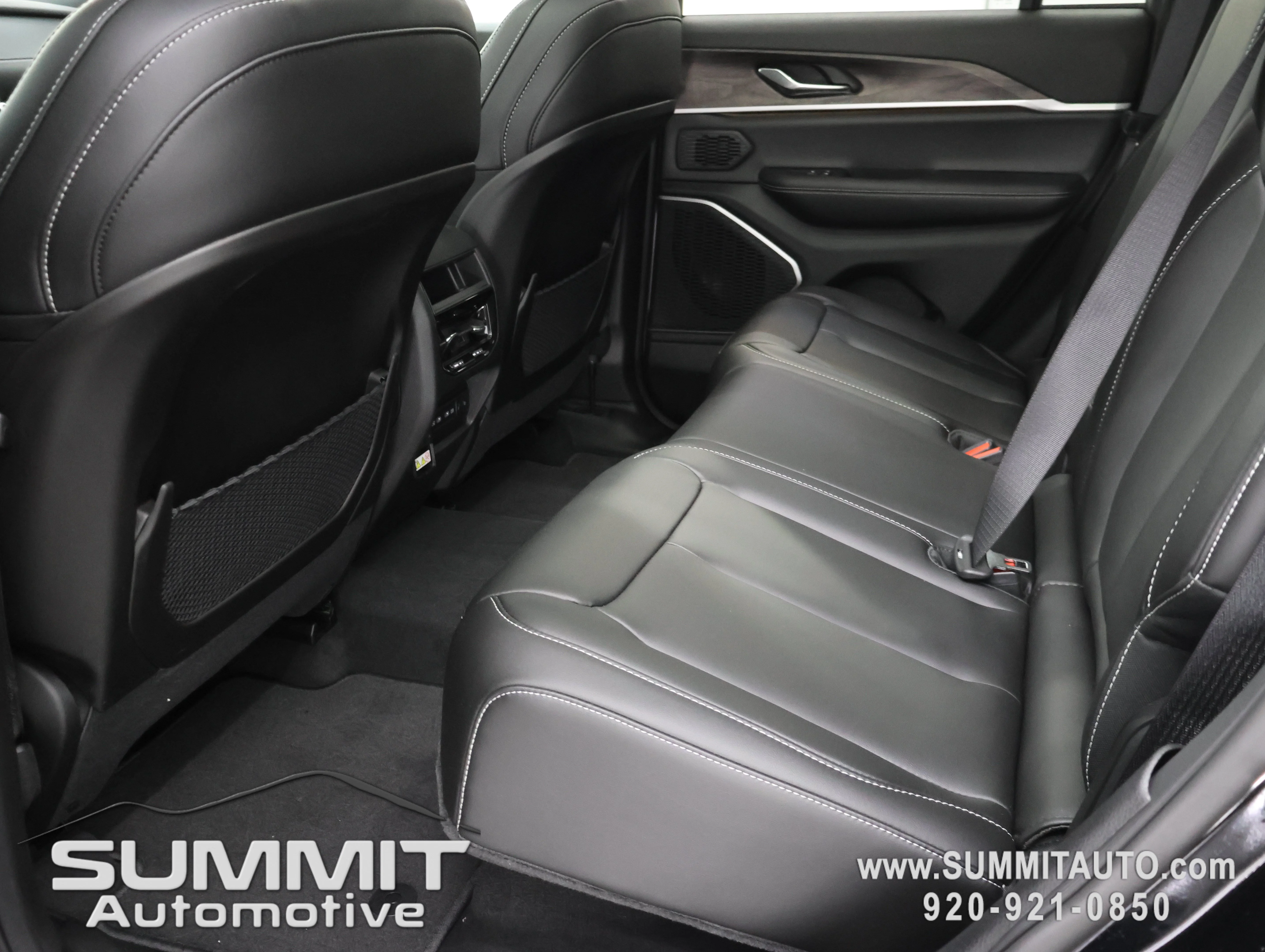New 2026 Diamond Black Crystal Pearlcoat Jeep Limited image 41