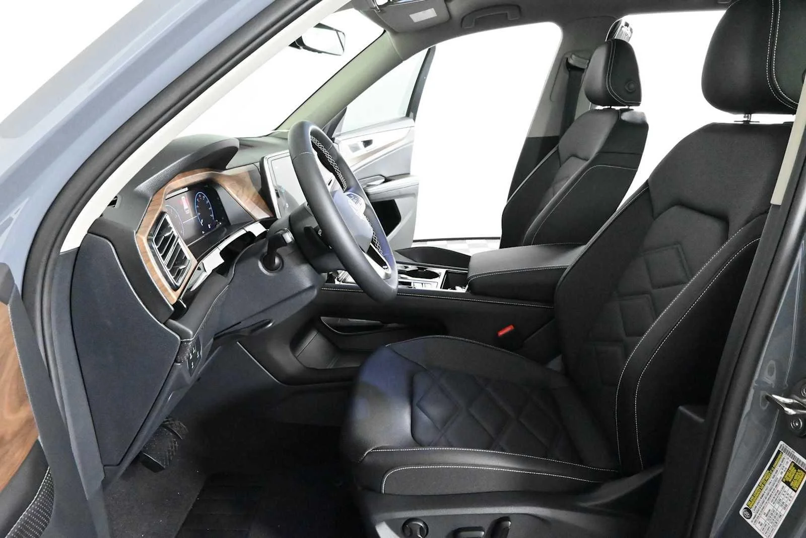 New 2026 Pure Gray Volkswagen 2.0T SE w/Technology image 22