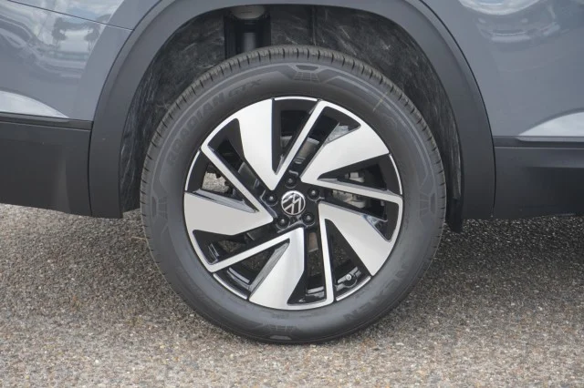 New 2026 Pure Gray Volkswagen 2.0T SE w/Technology image 6