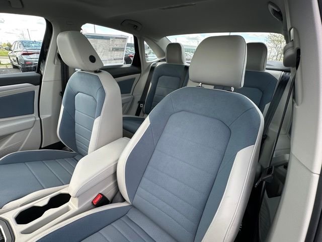 New 2026 Deep Black Pearl Volkswagen 1.5T SE image 25
