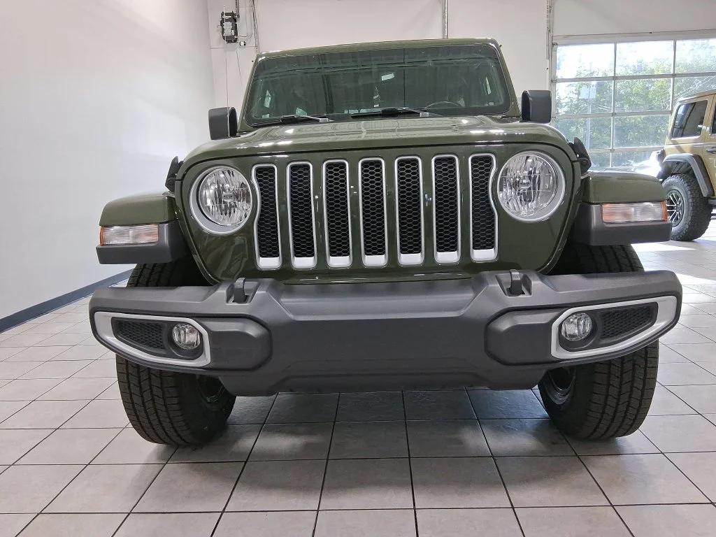 Used 2022 Green Jeep Unlimited Sahara image 2