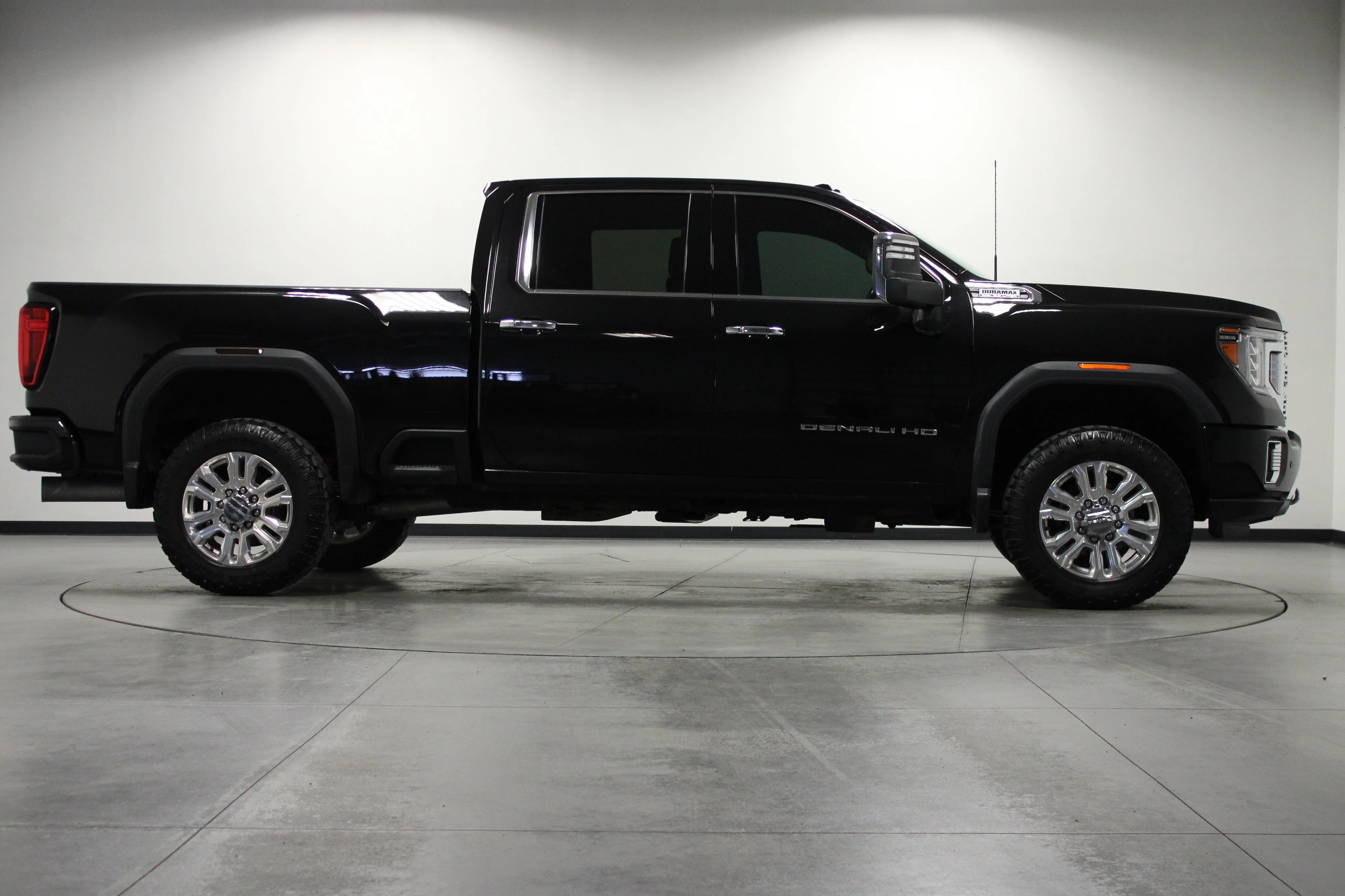 Used 2022 Ebony Twilight Metallic GMC Denali image 3