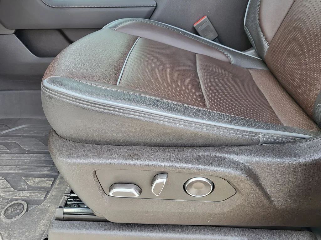 Used 2024 White Frost Tricoat GMC Denali image 19