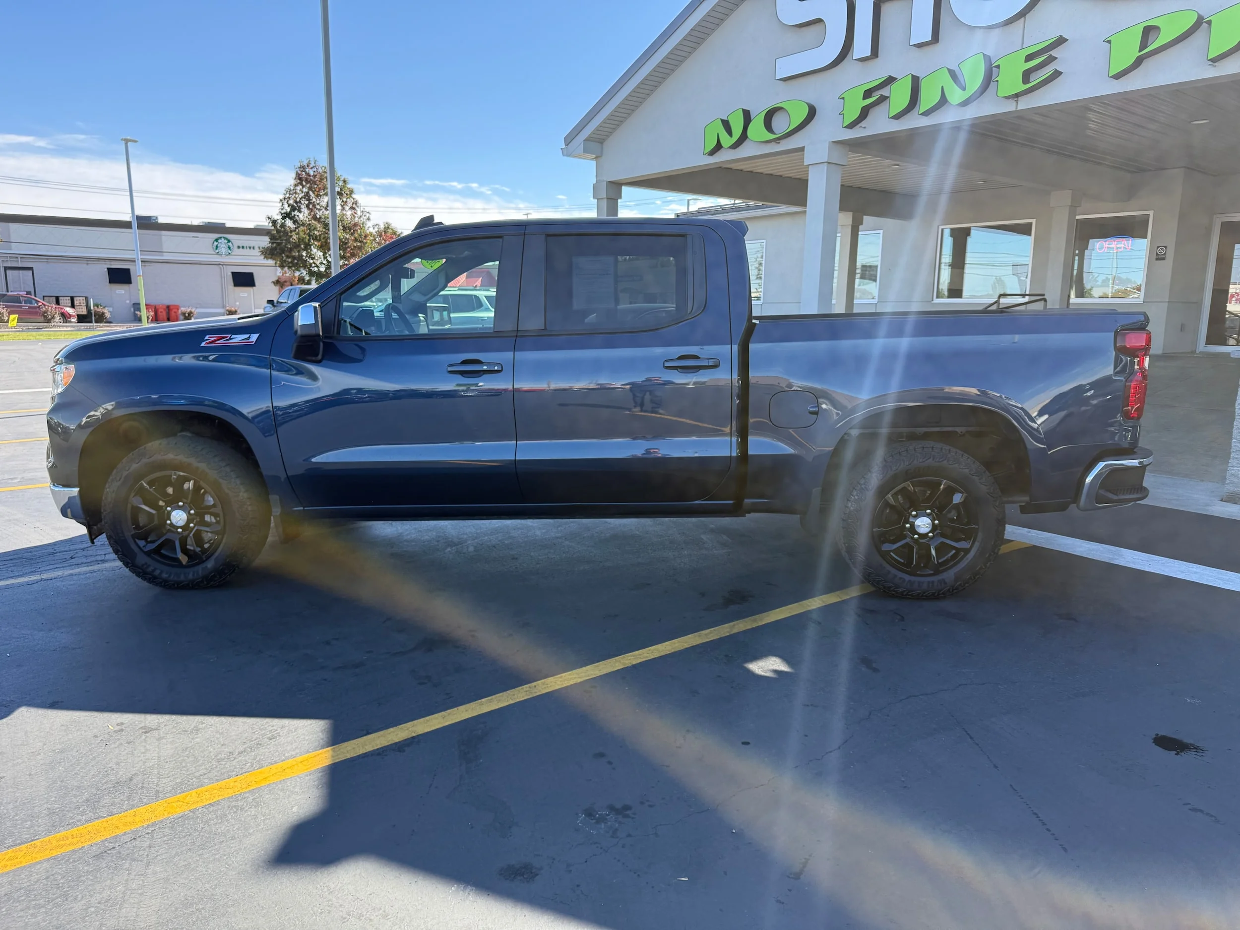 Used 2023 Northsky Blue Metallic Chevrolet LT image 3