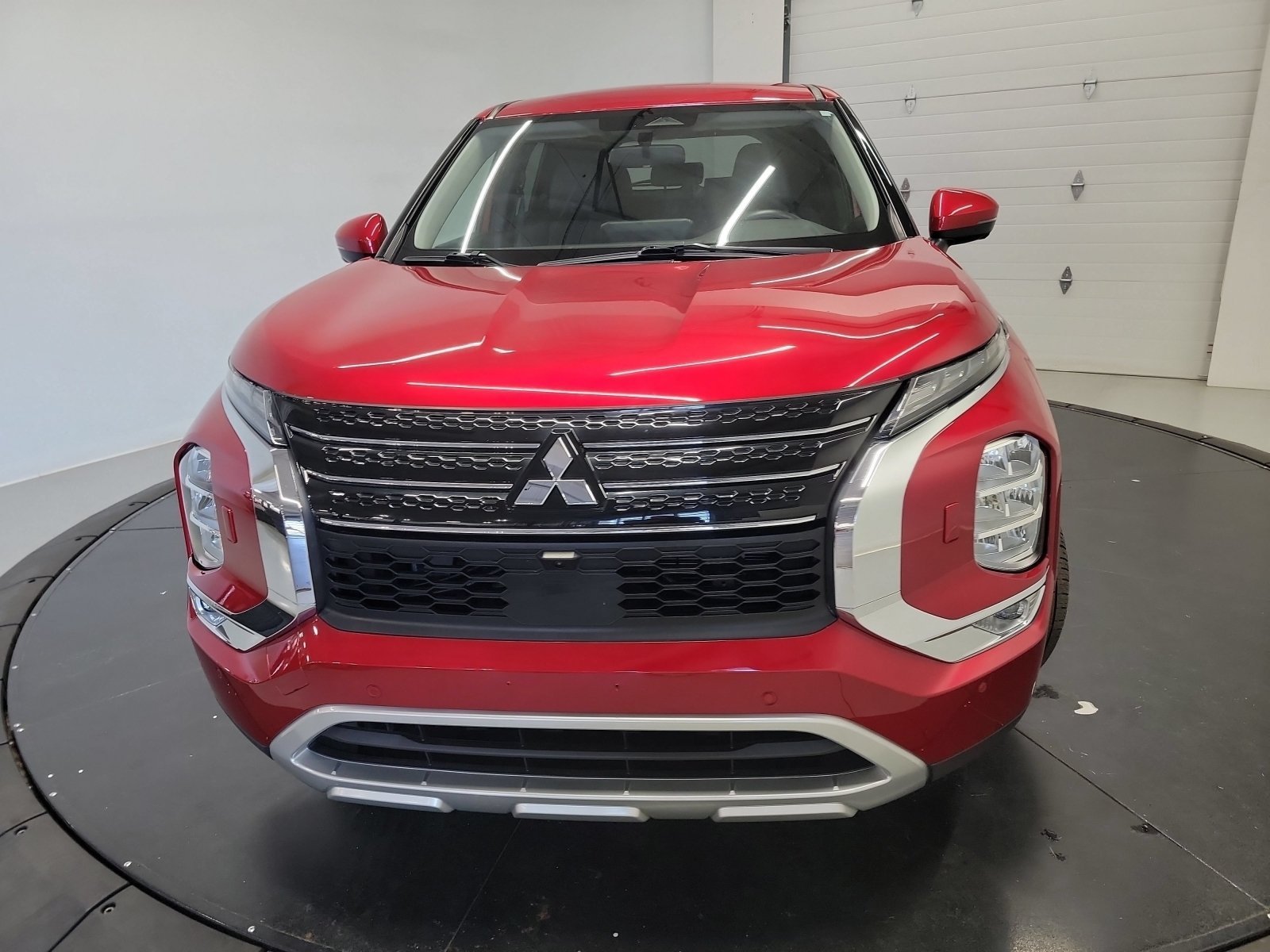 Used 2023 Red Diamond Mitsubishi SE image 2