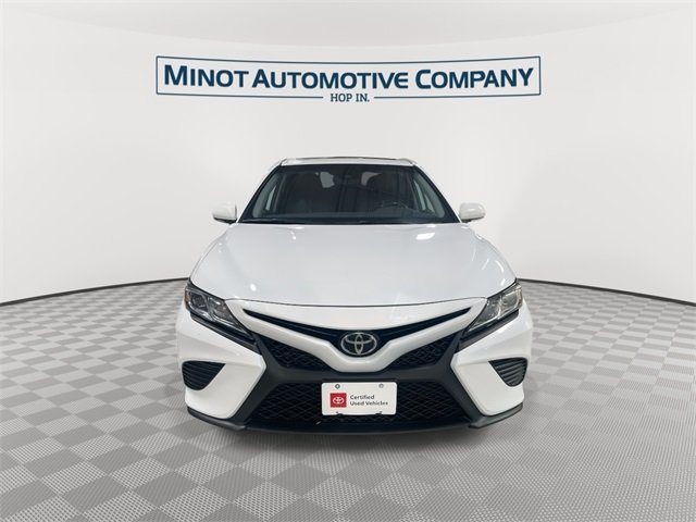 2020 Toyota Camry SE photo 3