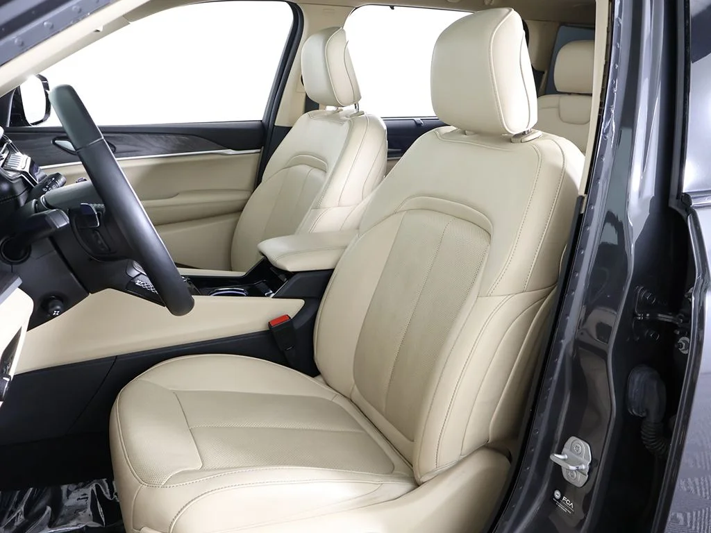 Used 2022 Gray Jeep Limited image 34