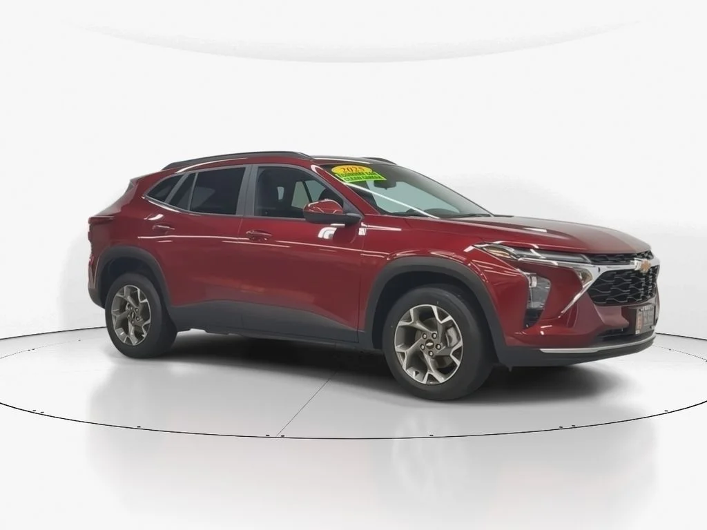 Used 2025 Crimson Chevrolet LT image 3