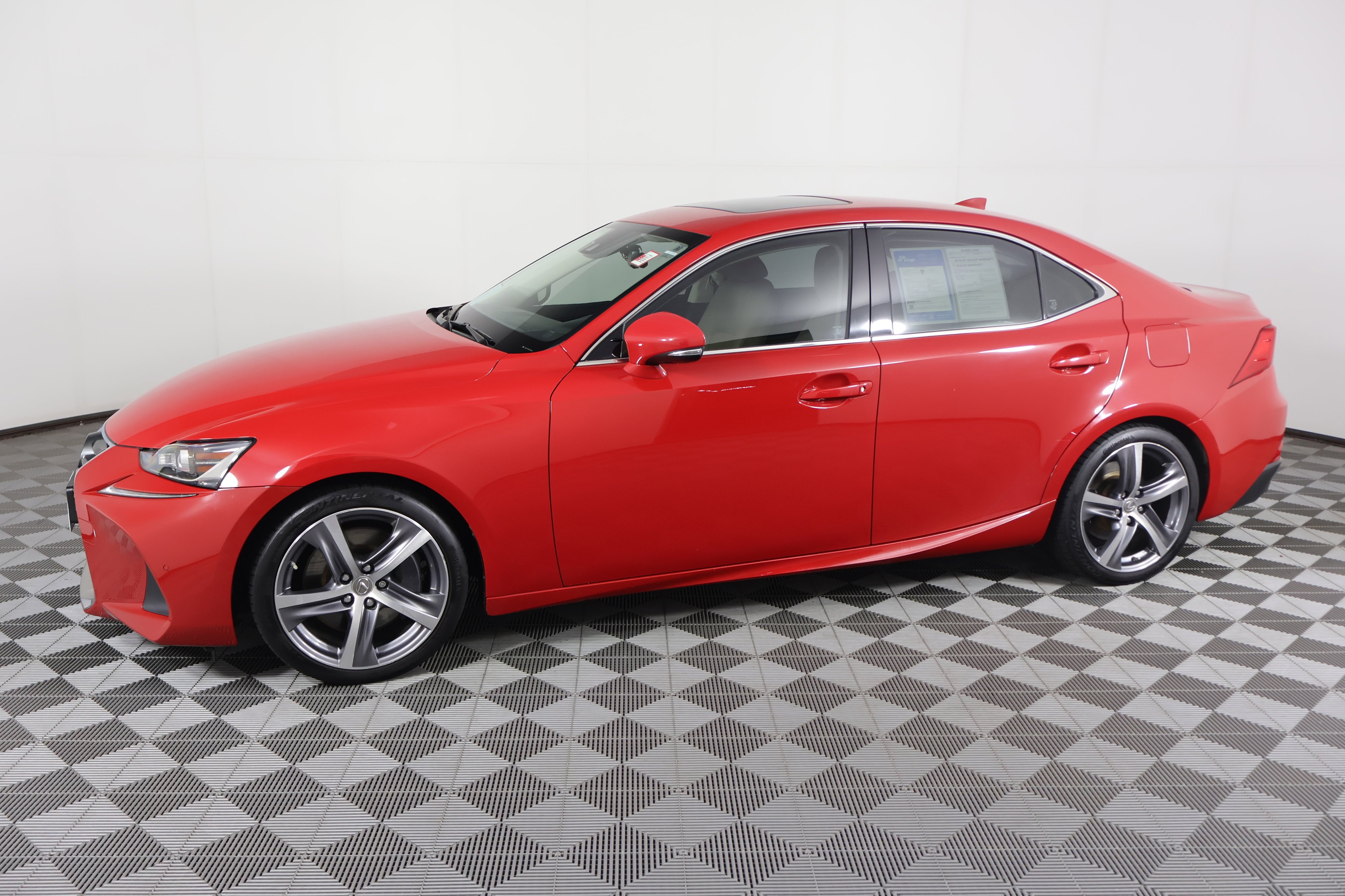 2019 Lexus IS 300 - Photo 9