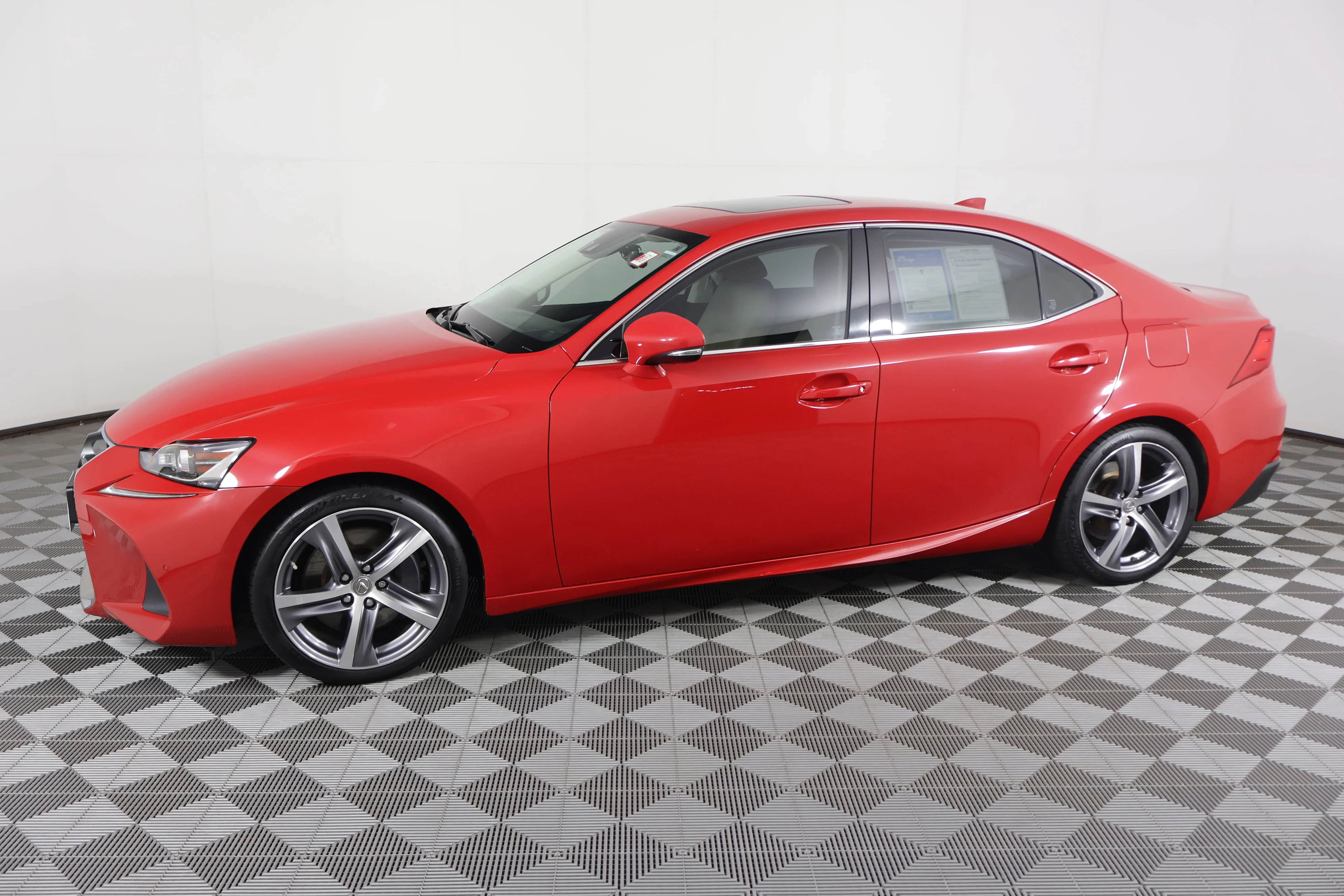 2019 Lexus IS 300 - Photo 9
