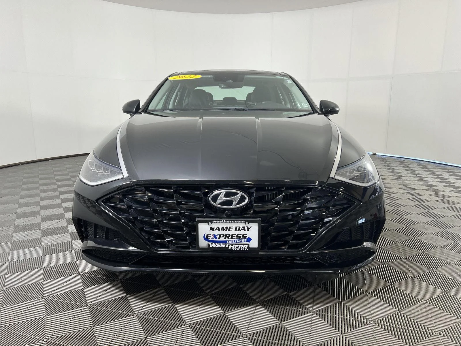 Used 2022 Phantom Black Hyundai Limited image 8