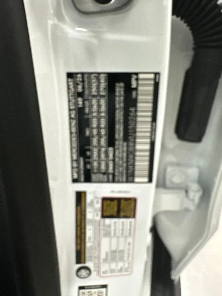 New 2027 White Mercedes-Benz GLC 300 image 29