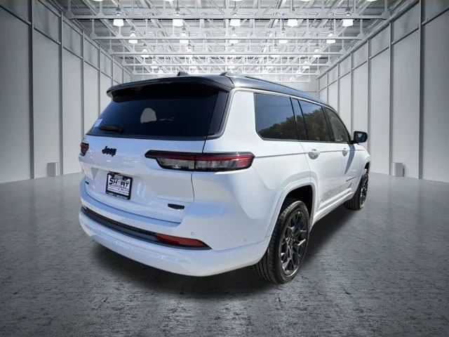 New 2027 Bright White Clear-Coat Paint Jeep Summit image 3