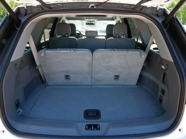Used 2021 White Lincoln Reserve image 10