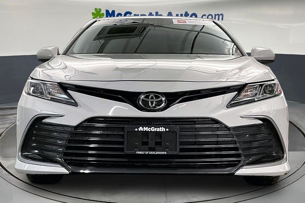 Used 2022 White Toyota LE image 5