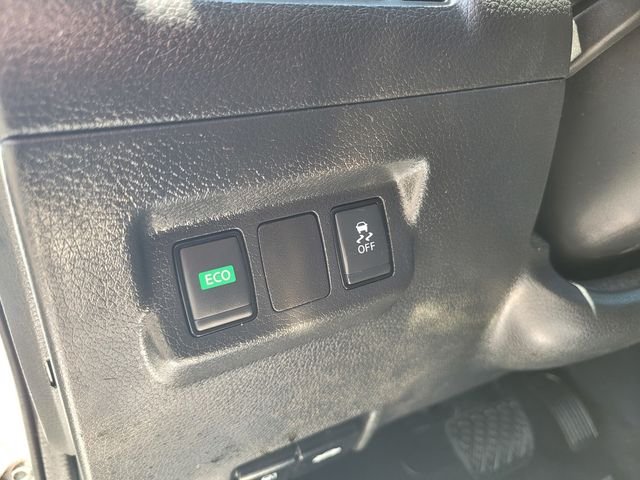 Used 2019 White Nissan S image 19
