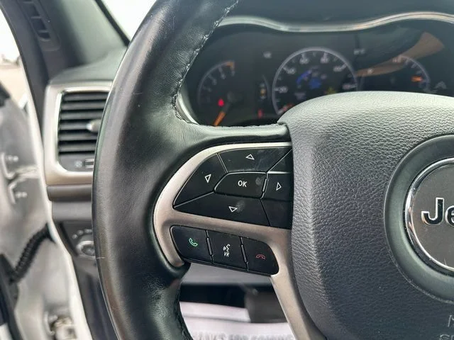 Used 2020  Jeep Altitude image 16