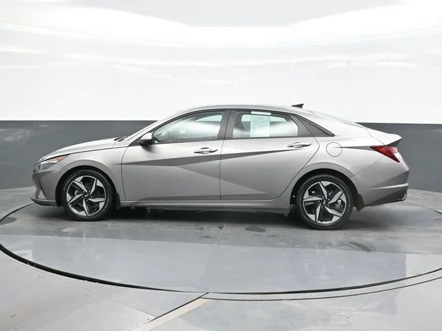 Used 2023 Silver Hyundai SEL image 4