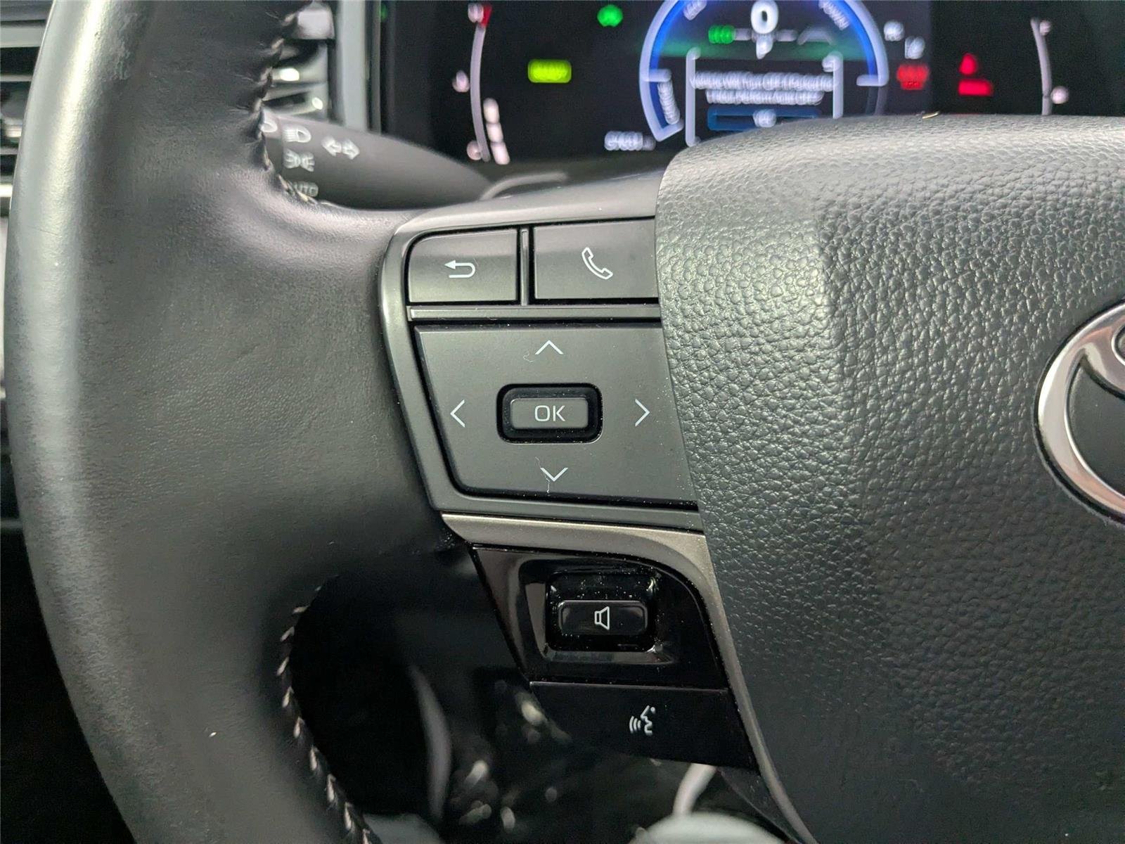 Used 2025 Ice Cap Toyota SE image 16