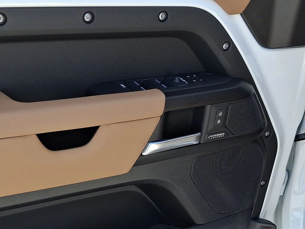New 2026  Land Rover V8 image 8