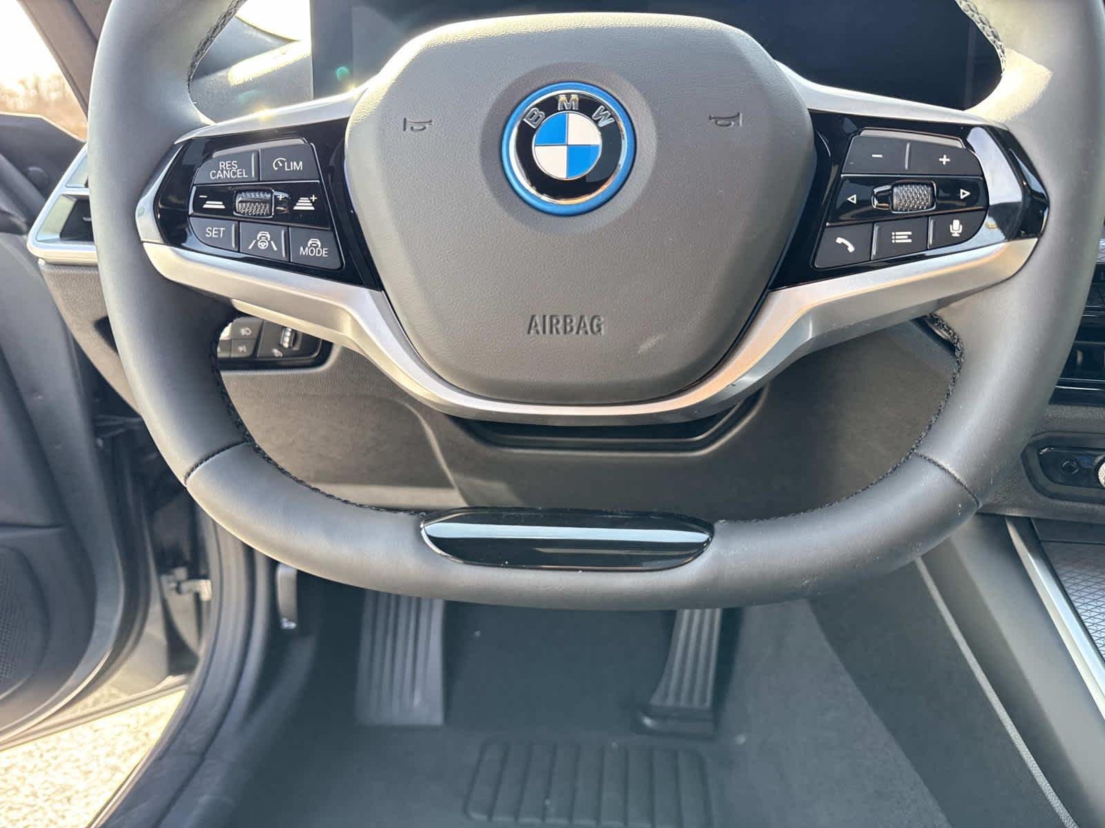 New 2026 Skyscraper Grey Metallic BMW xDrive40 image 18