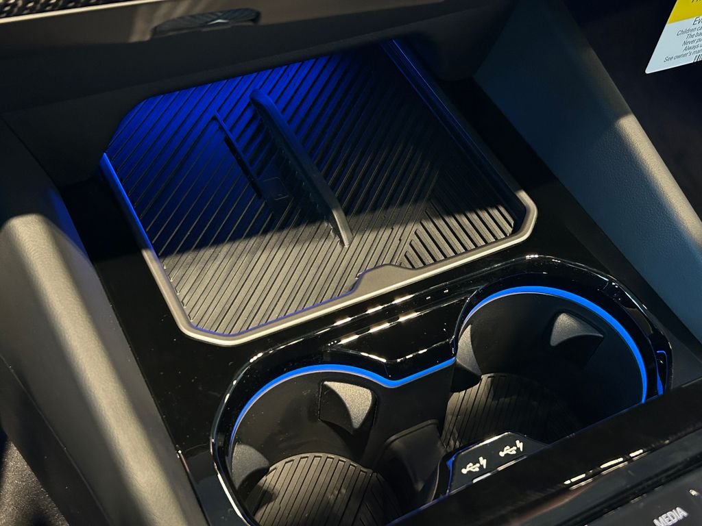 New 2027 Carbon Black Metallic BMW Base image 28