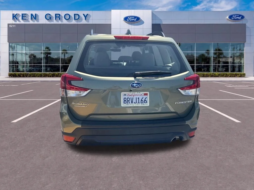 Used 2020 Green Subaru Base image 10