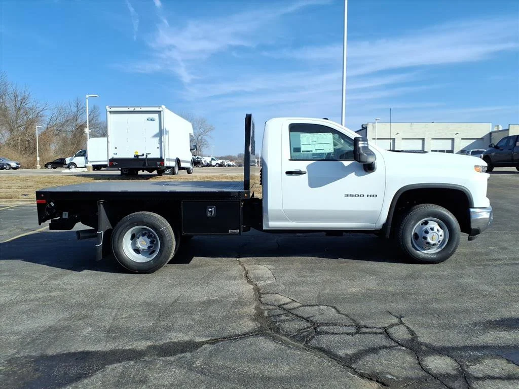 New 2026 Summit White Chevrolet Work Truck image 19