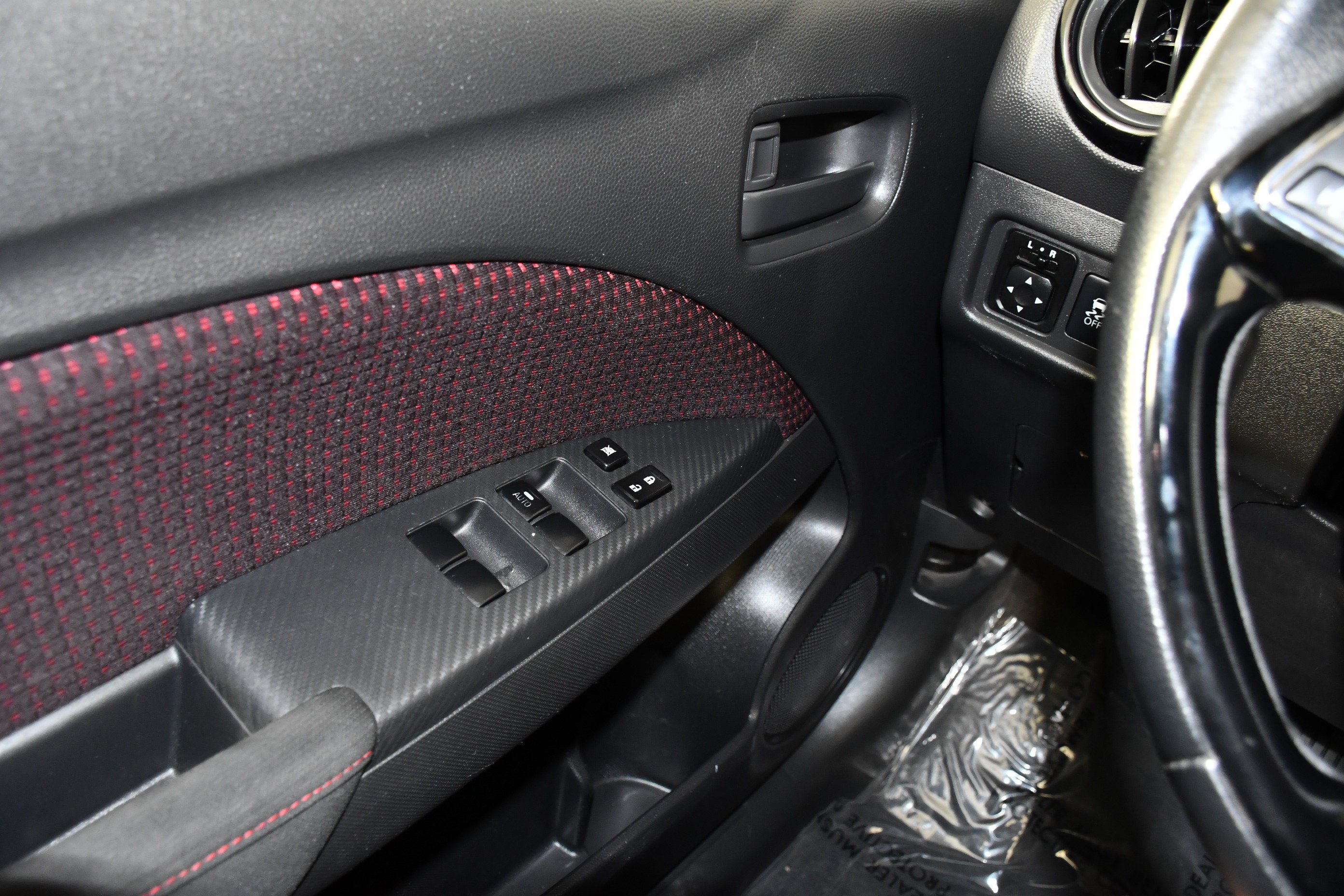 Used 2022 White Mitsubishi Black Edition image 31
