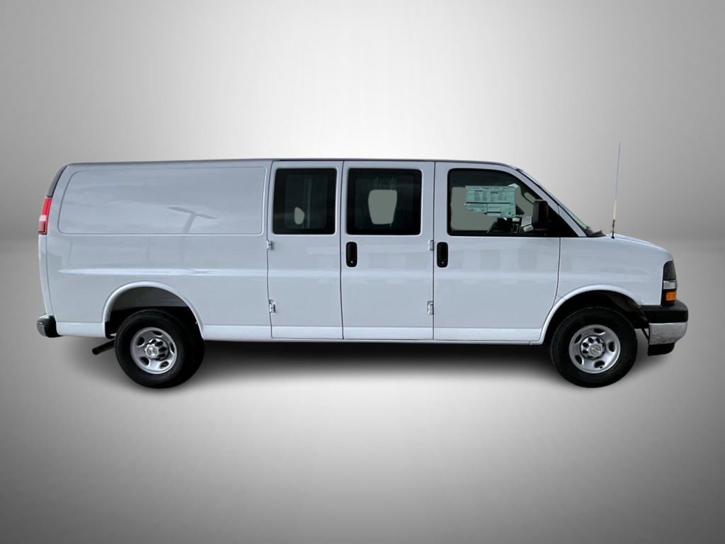 New 2026 Summit White Chevrolet 1WT image 4