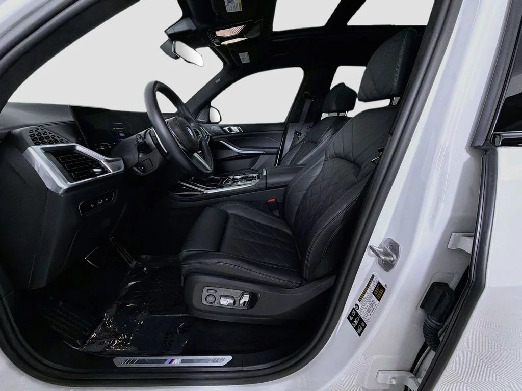 Used 2025 White BMW xDrive40i image 21