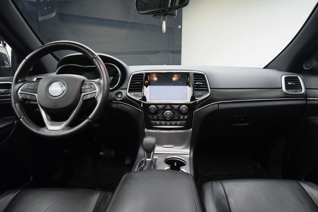 Used 2021 Gray Jeep Limited image 3